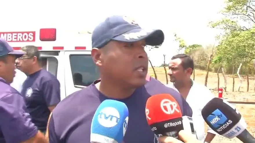 Camión de los Bomberos se vuelca en Panamá Oeste