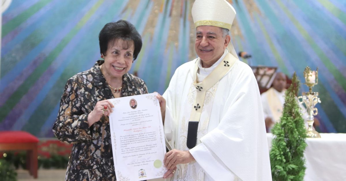 Iglesia Católica reconoce trayectoria de periodista Luz María Noli en Panamá