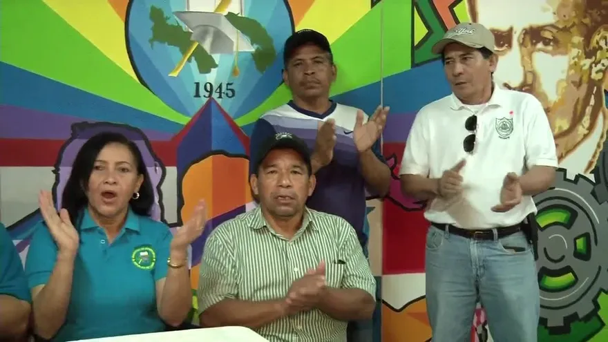 La Asoprof pide que las banderas ondeen a media asta el lunes