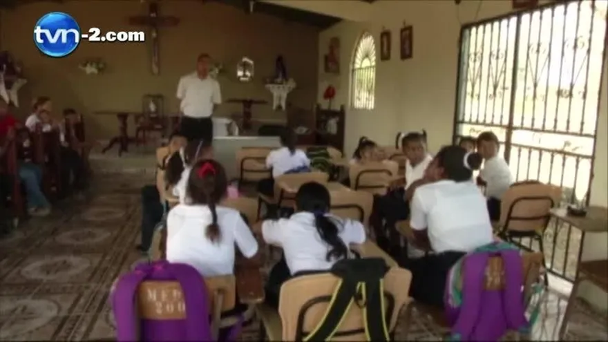 Niños sufren en escuela de Coclé por guano de murciélago
