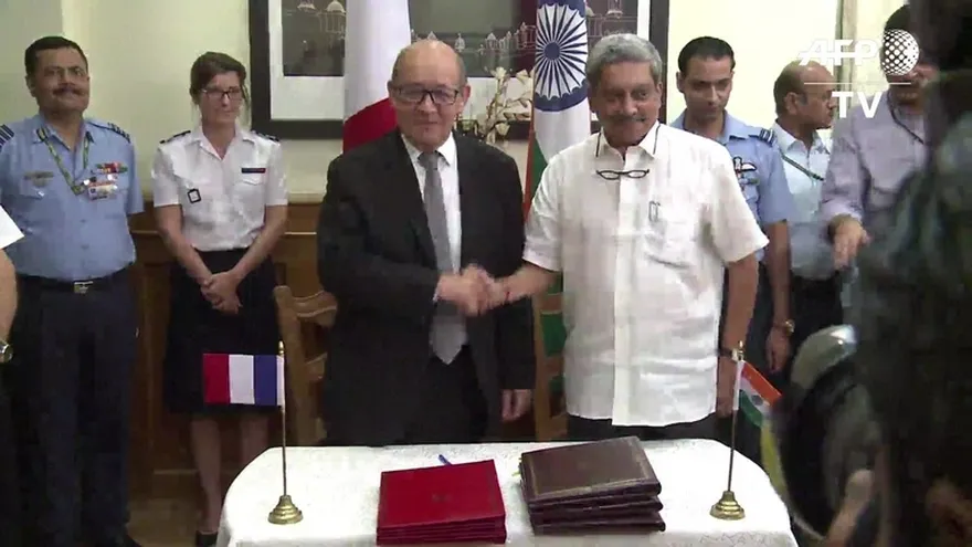 Francia e India sellan la venta de 36 cazas Rafale