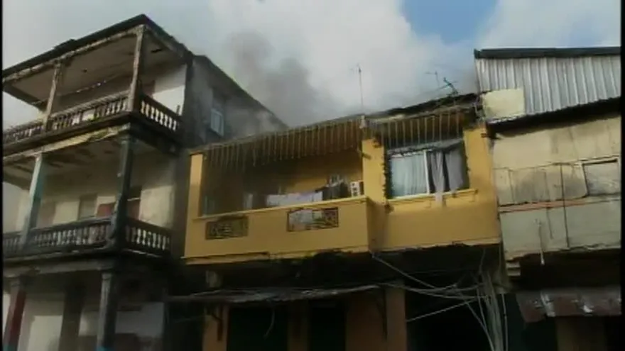 Alarma por incendio de auto en edificio en Limajo