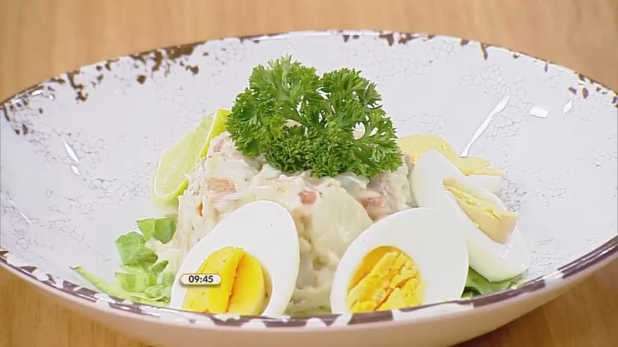 Alexis nos prepara una rica ensalada rusa