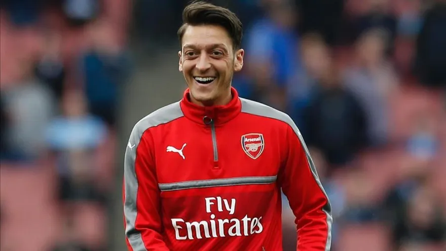 Özil se defiende de las críticas por su foto con Erdogan | Agencias