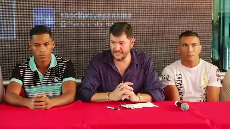 Conferencia de prensa de la  velada boxística, función  "Bajo fuego"