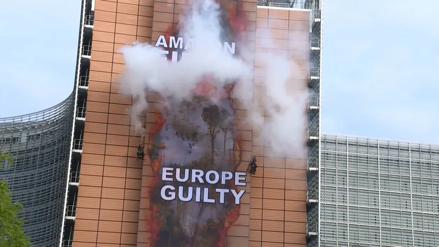Greenpeace: "la Amazonía arde, Europa es culpable"