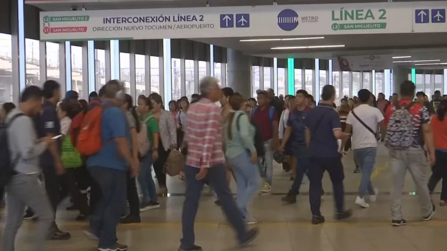 Usuarios del metro piden mayor organización para ingresar a los trenes