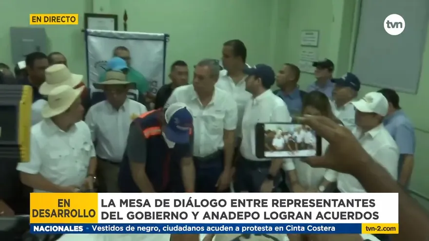 Gobierno y Anadepo alcanzan acuerdos de congelar el precio de los combustibles