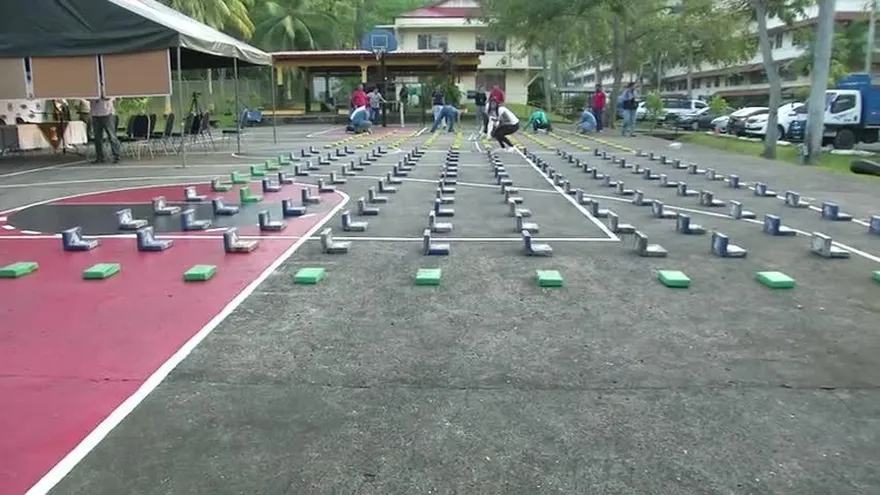 Incautaron 356 paquetes de cocaína