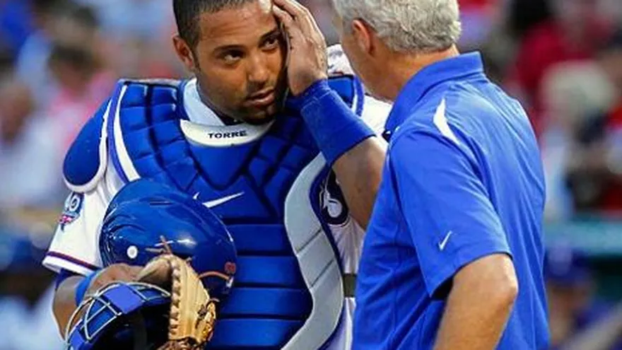 Rangers ponen en lista de transferibles a Torrealba